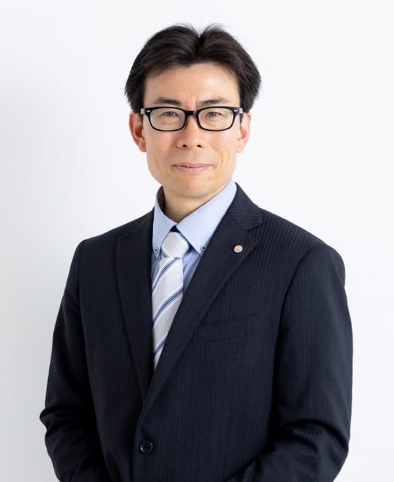 プロフィール写真：司法書士 尾花健介