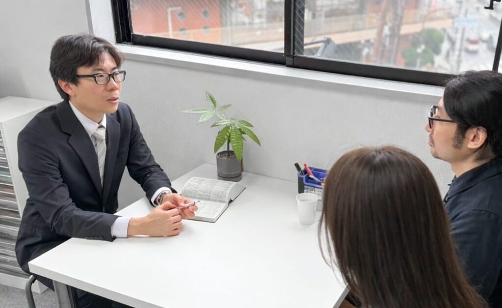 写真：打ち合わせ中の様子